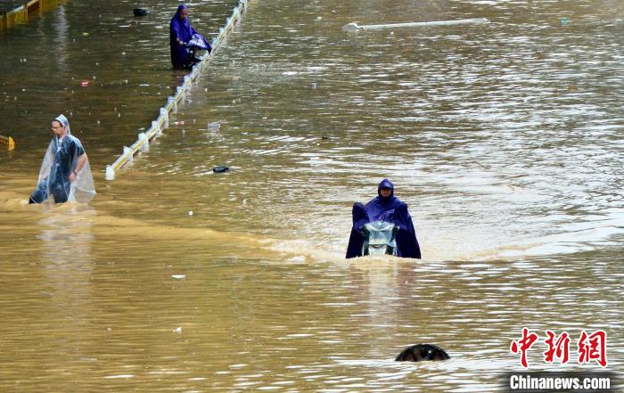 持续性强降雨破历史极值 已致福州直接经济损失约5.5亿元