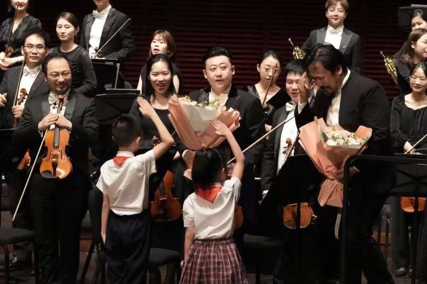 “老师 您好！”深圳市2023教师节公益交响音乐会精彩上演