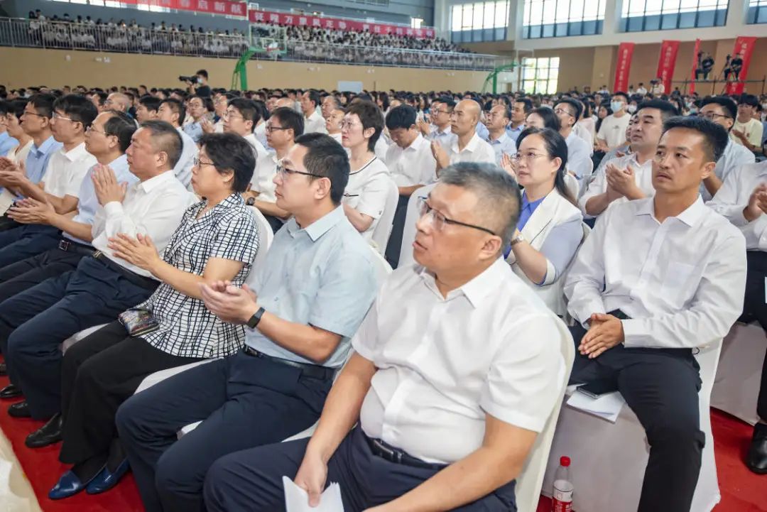 见证历史时刻！烟台大学举行八角湾校区启用仪式暨新生开学典礼！