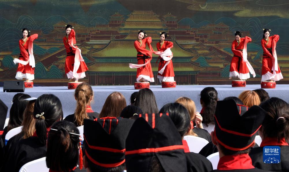 中外大学生古都西安感受中国传统文化