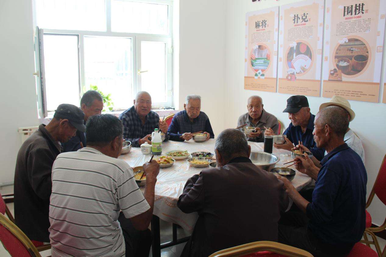 新疆塔城市：水磨村老人有了免费的“午餐”