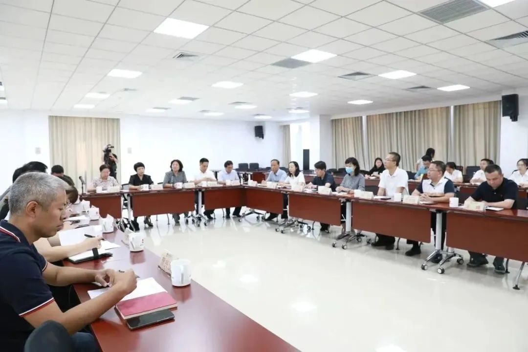 大兴区政协学习与文史委员会联合工会界调研全区政务服务规范化建设工作