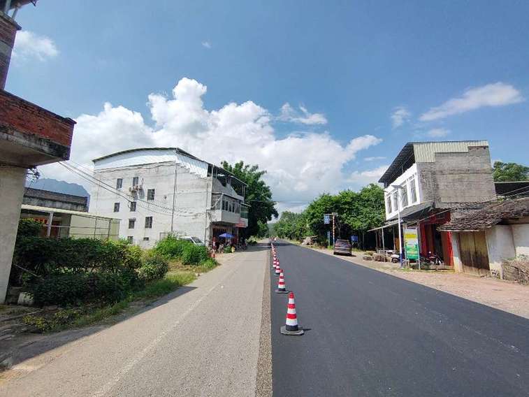 广西平南：首推“四新”技术建设壮美公路