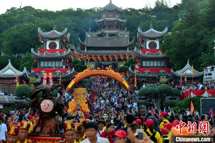 妈祖故里“疯妈祖”:梳妈祖髻、发“继光饼”、品“妈祖面”