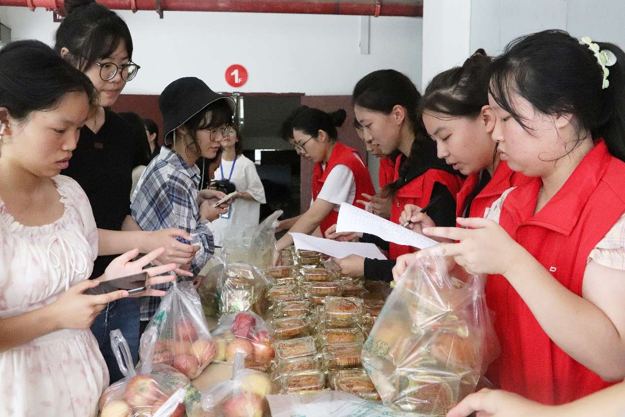 中秋佳节，爱心企业情牵百色学院学子
