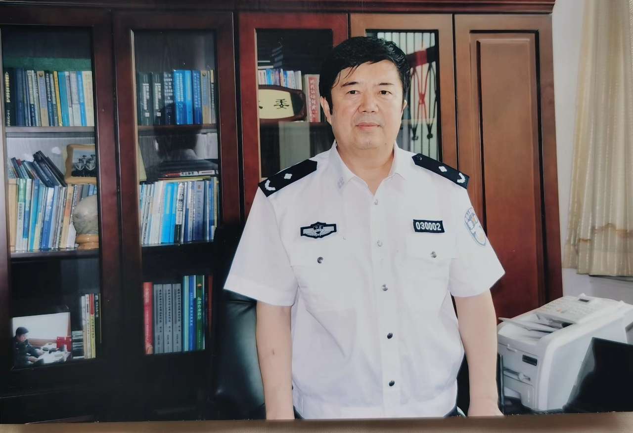 宁夏：67岁退休警官回乡续写忠诚