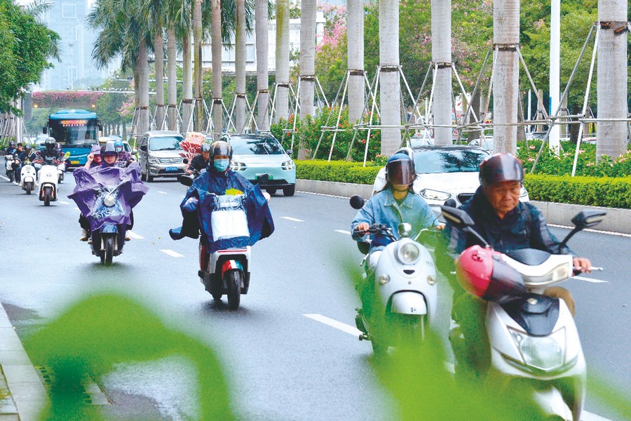 小雨飘洒添凉意 适时添衣防感冒
