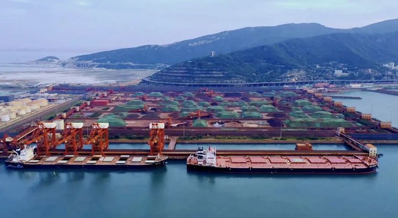 全省首个可以靠泊40万吨船舶的沿海码头在连云港顺利建成