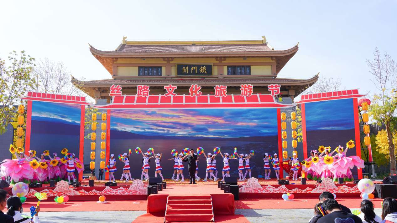 兵团二师铁门关市丝路文化旅游节开幕