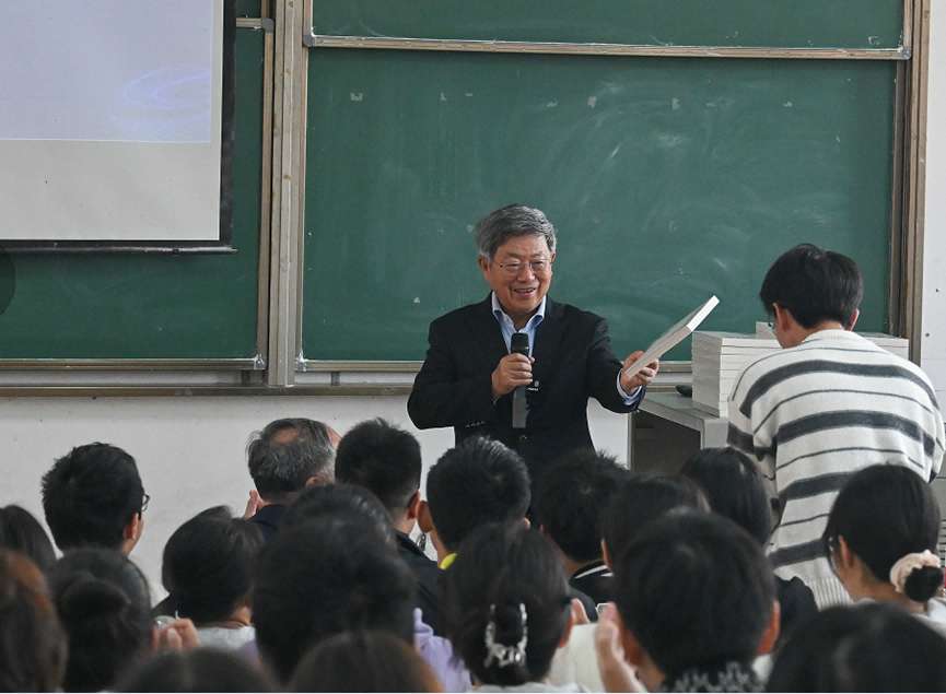 湖北大学开设《中国改革史》课程 经济学家迟福林开讲