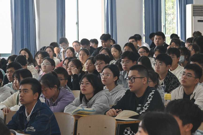 湖北大学开设《中国改革史》课程 经济学家迟福林开讲