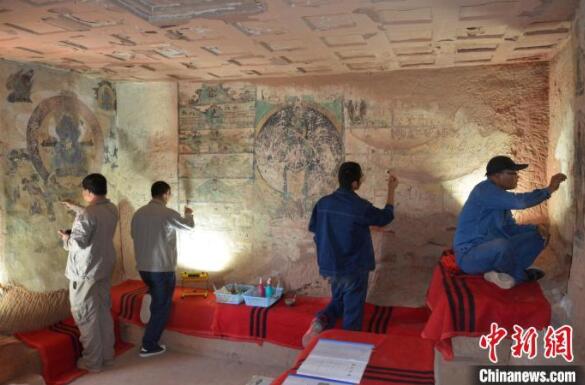 “草原敦煌”阿尔寨石窟壁画修复记