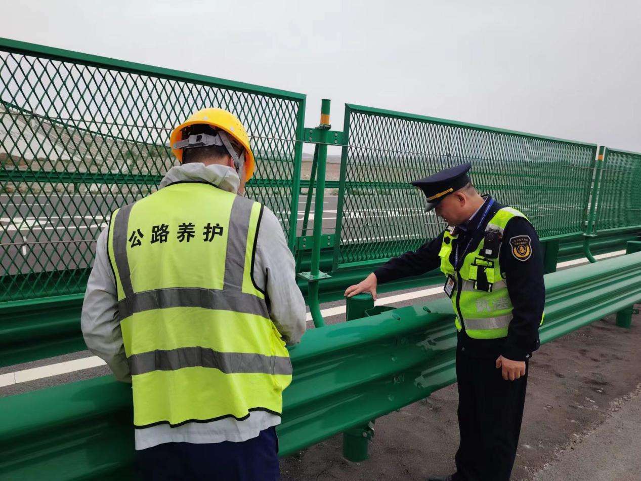 走进口岸看新疆:新疆博乐科学排查保通畅 7cb83177eef63a02ef81c0f967f71e7