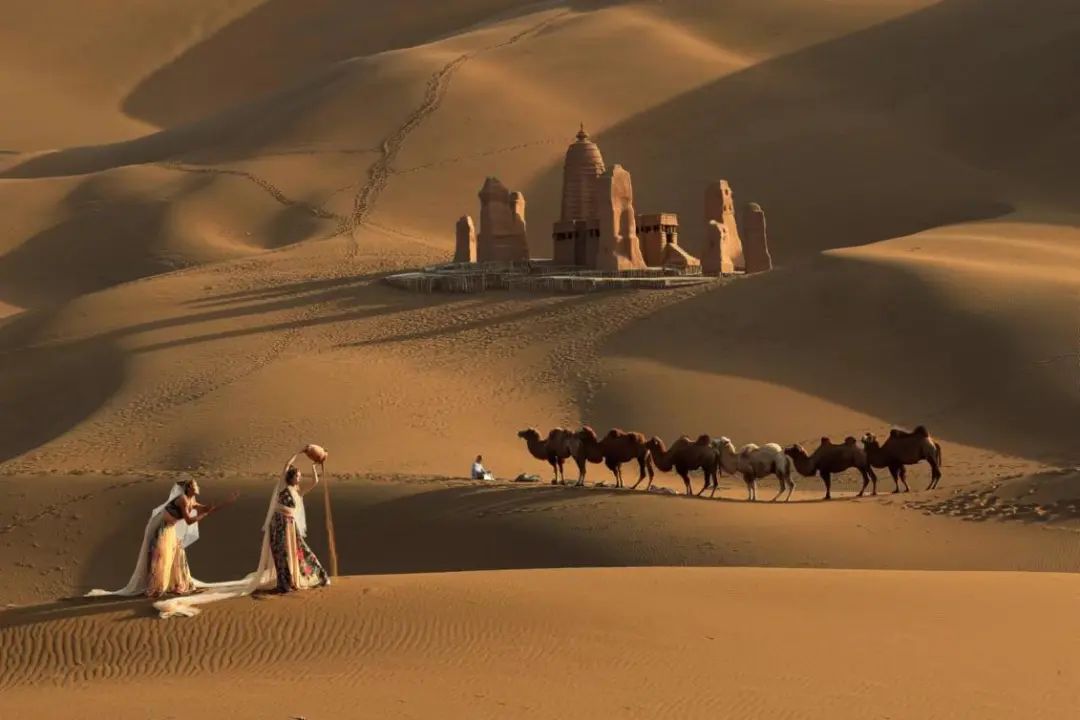 体验沙漠旅游，感受极致新疆