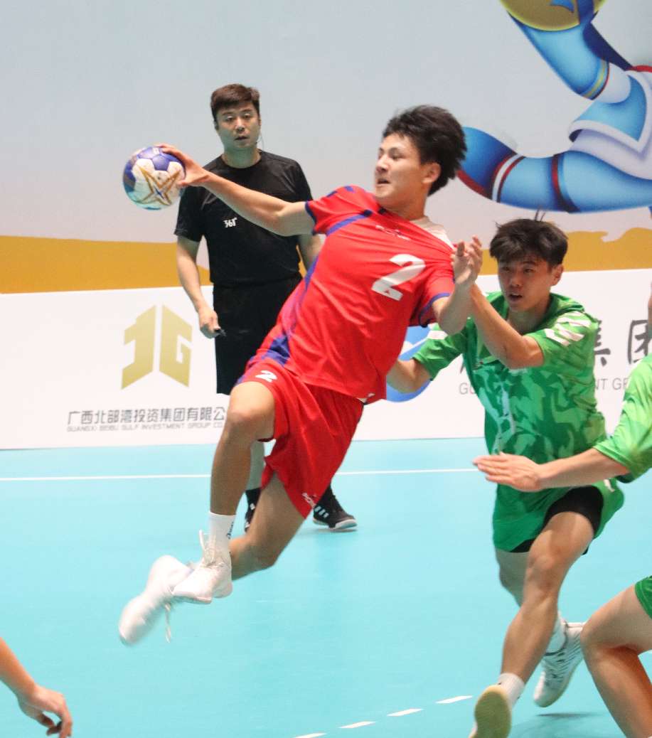 首届全国学青会手球男子组比赛在广西南宁开赛