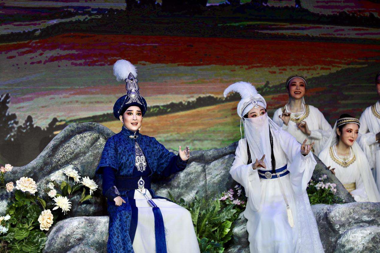 浙江小百花越剧团首次走进阿克苏 开展援疆巡演