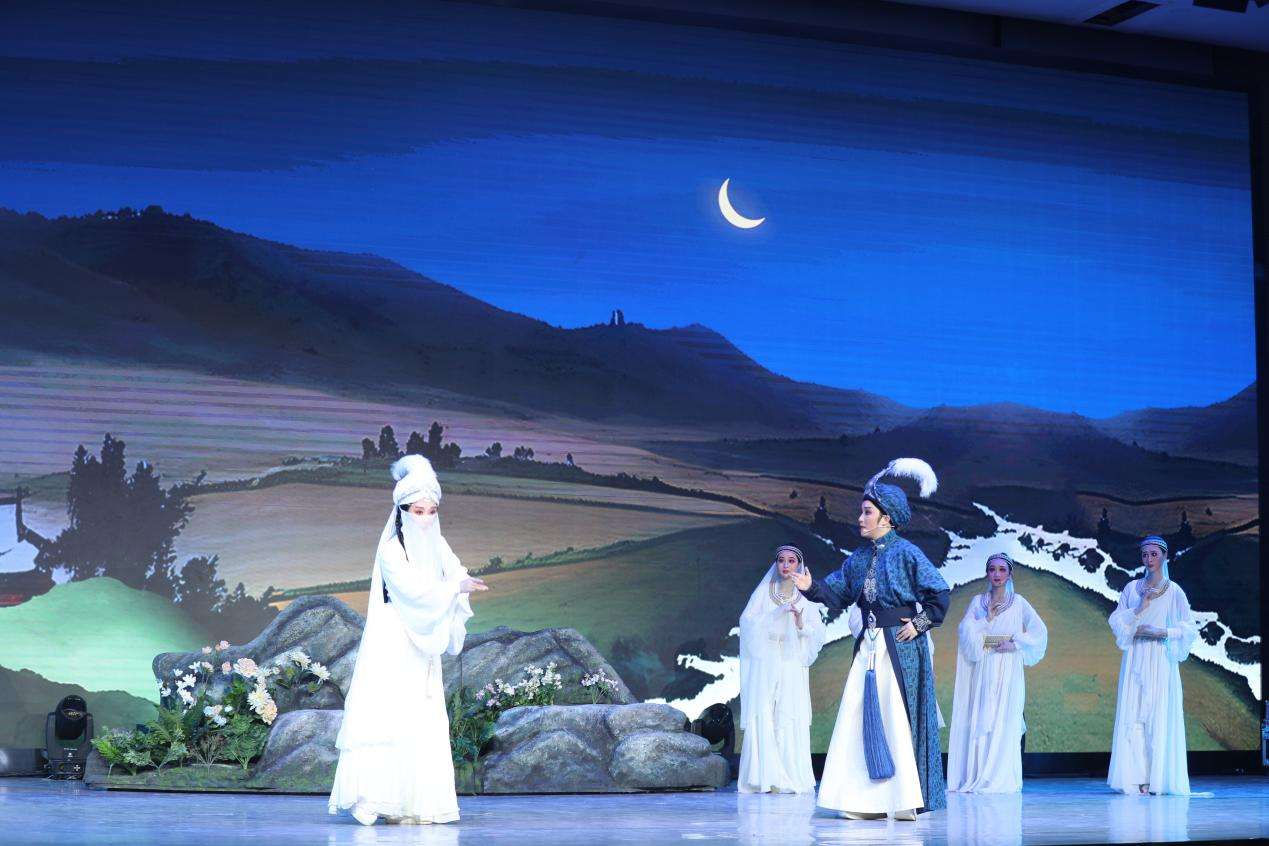 浙江小百花越剧团首次走进阿克苏 开展援疆巡演