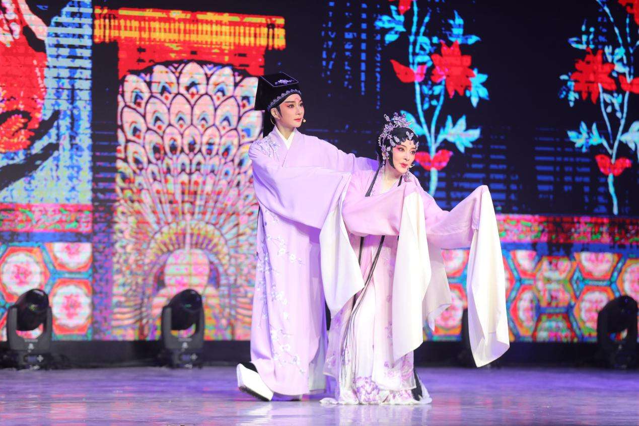 浙江小百花越剧团首次走进阿克苏 开展援疆巡演