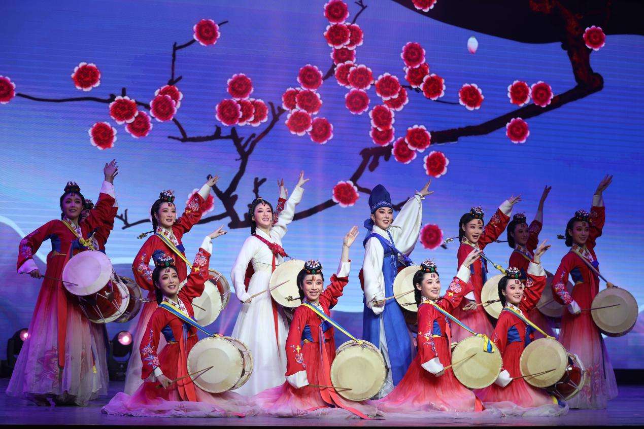 浙江小百花越剧团首次走进阿克苏 开展援疆巡演