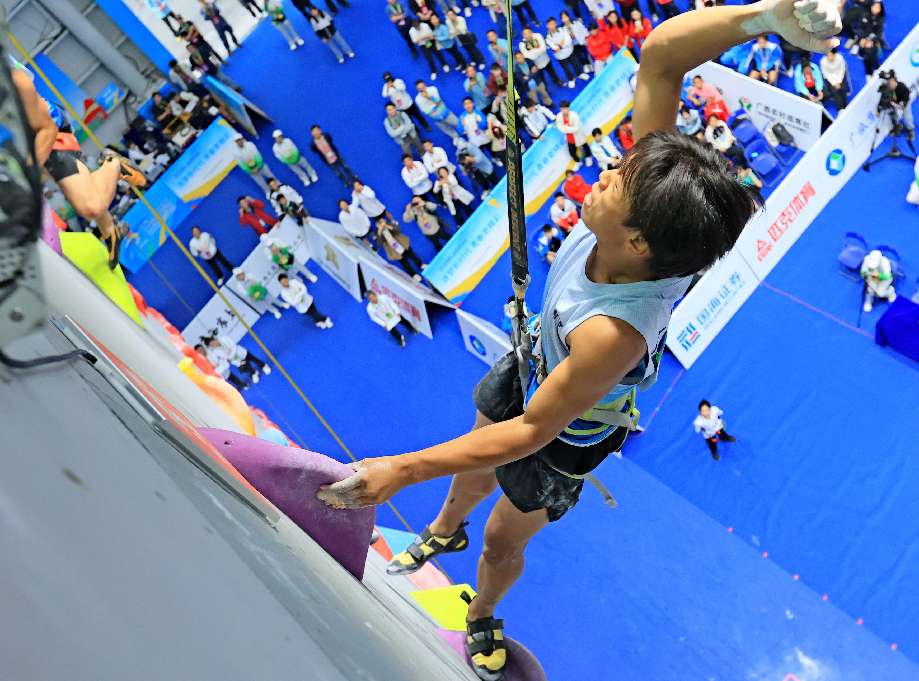 首届全国学青会攀岩比赛在广西马山县举行 _光明网