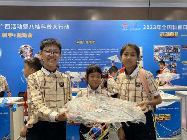 南宁市滨湖路小学“梦之莺”科创队：科技竞风采 逐梦正当时