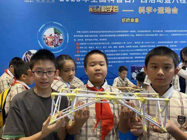 南宁市滨湖路小学“梦之莺”科创队：科技竞风采 逐梦正当时