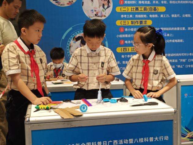 南宁市滨湖路小学“梦之莺”科创队：科技竞风采 逐梦正当时
