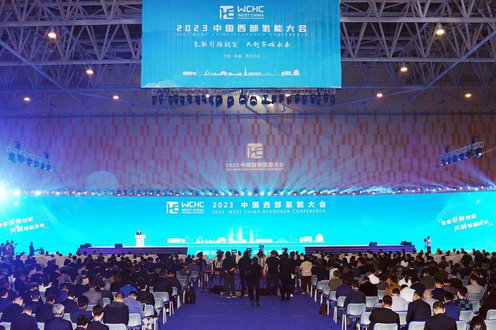 克拉玛依：一座生机勃勃的城市