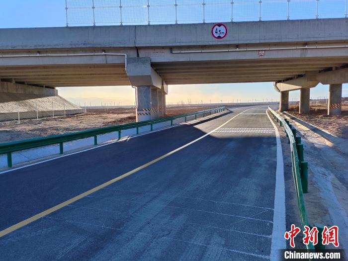 青海茫崖网红景区“恶魔之眼”修通了“致富路”