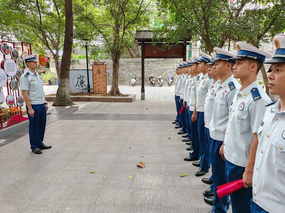 广西柳州市城中区：消防救援大队与特勤站联合开展参观建学活动