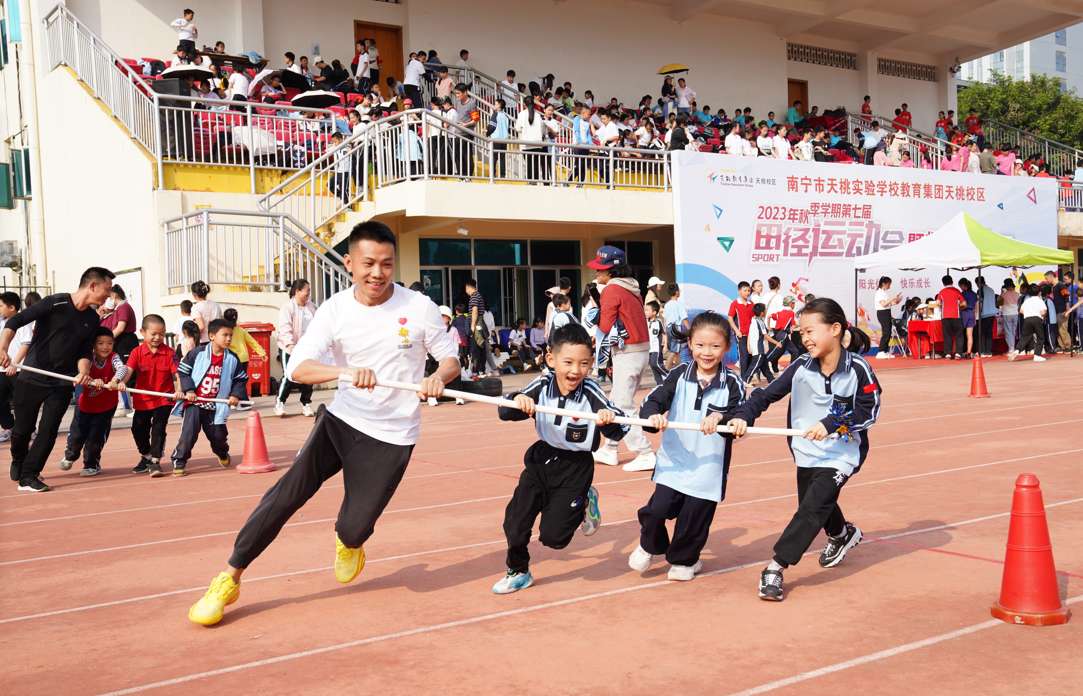 南宁市天桃实验学校教育集团天桃校区举办趣味运动会 2016006521