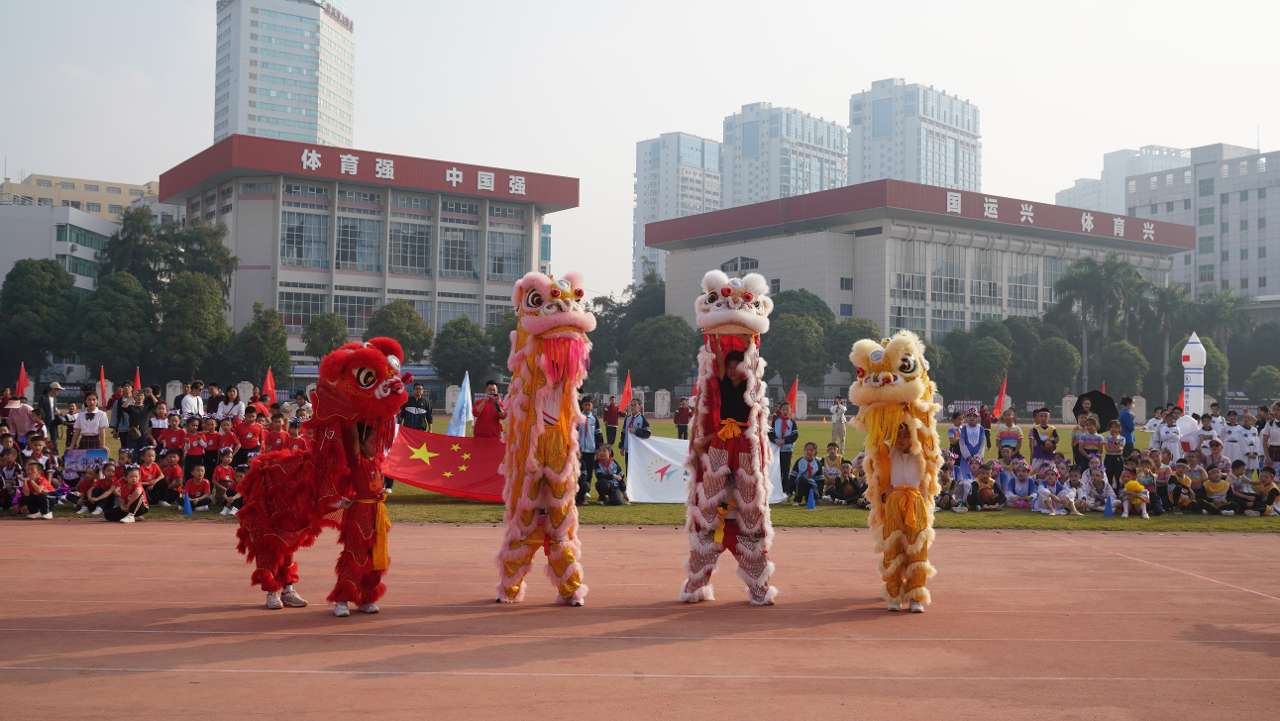 南宁市天桃实验学校教育集团天桃校区举办趣味运动会 舞龙舞狮队