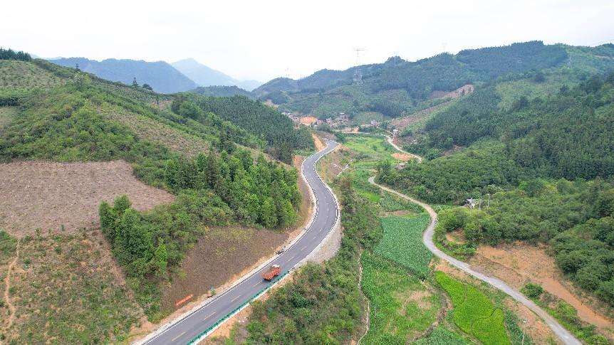 广西北投公路集团田定路通车
