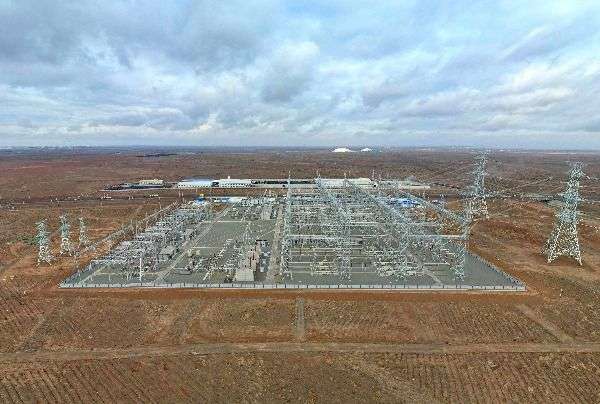 新疆重点超高压工程甘泉堡750千伏变电站投运