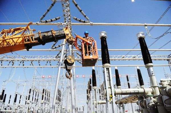 新疆重点超高压工程甘泉堡750千伏变电站投运