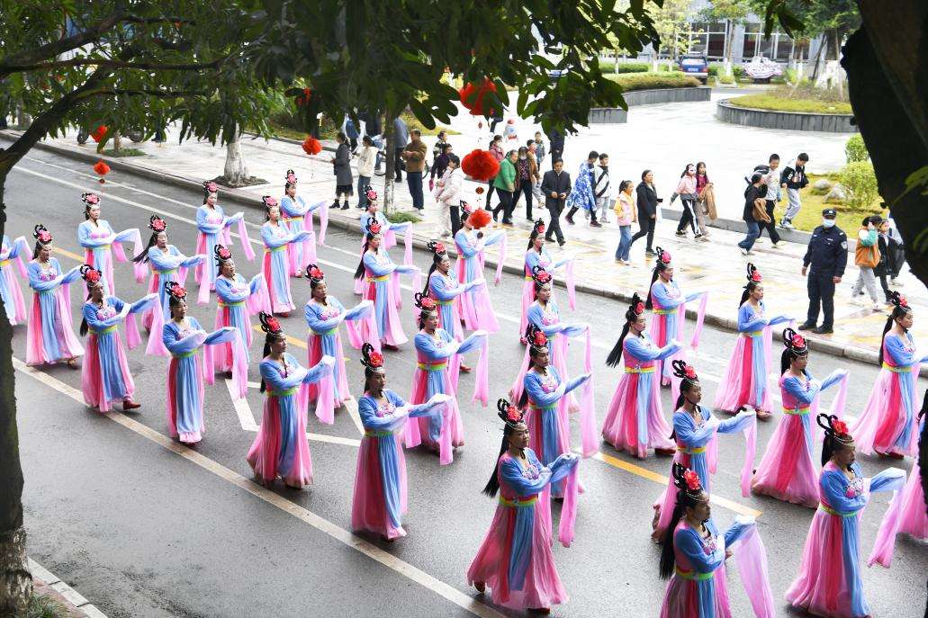 广西德保：矮马“枫”情浓，民俗文化美