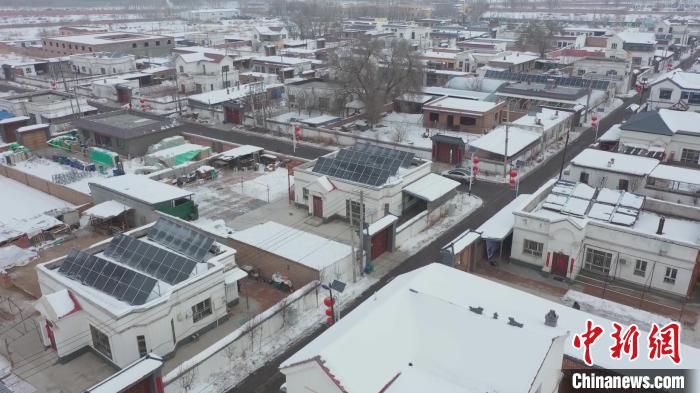 新疆吉木萨尔：持续推进农村“煤改气” “黑煤堆”变身“绿菜园”