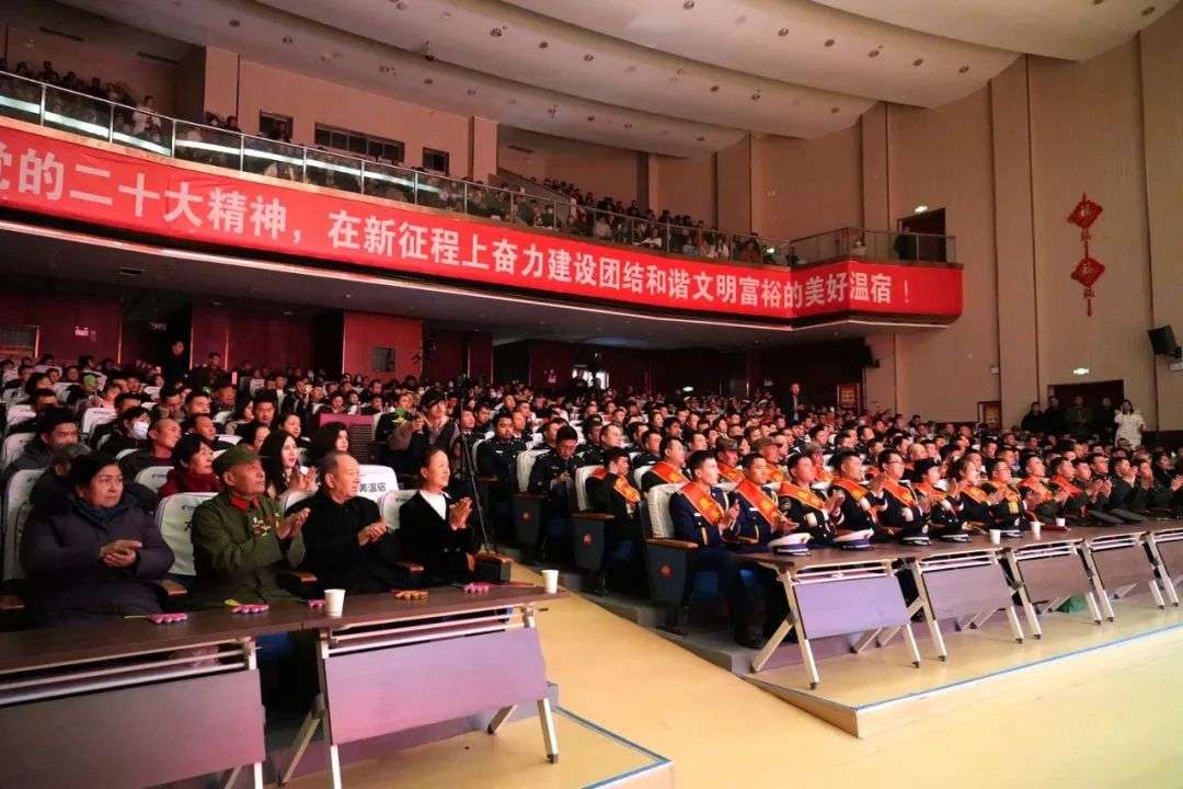 新疆温宿举行纪念“一二·”抗日救亡运动88周年暨退役军人文艺晚会