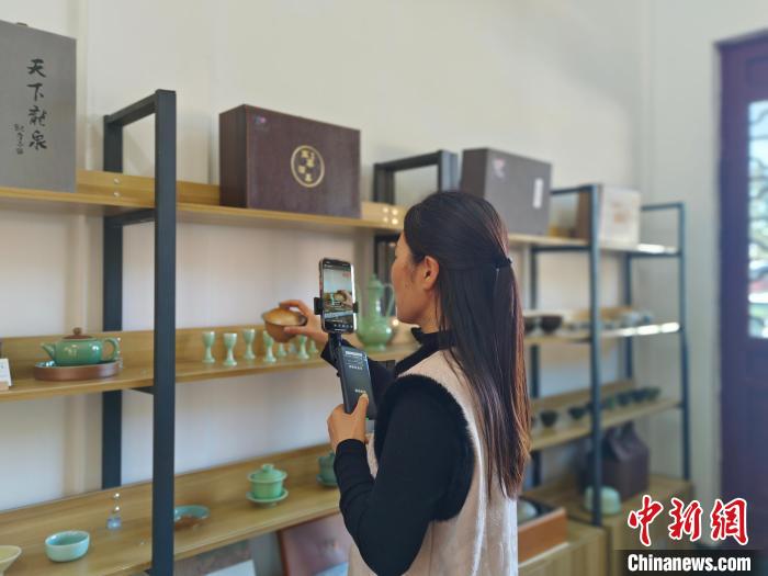 浙江龙泉乡贤“加温”民宿旅游 冬日高山呈现“热火朝天”