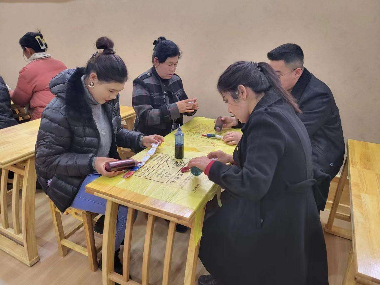 新疆英吉沙县：“村晚”+“非遗”为乡村文化添活力
