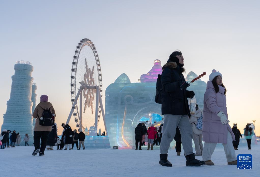共赴“冰雪盛宴”！哈尔滨冰雪大世界正式开园