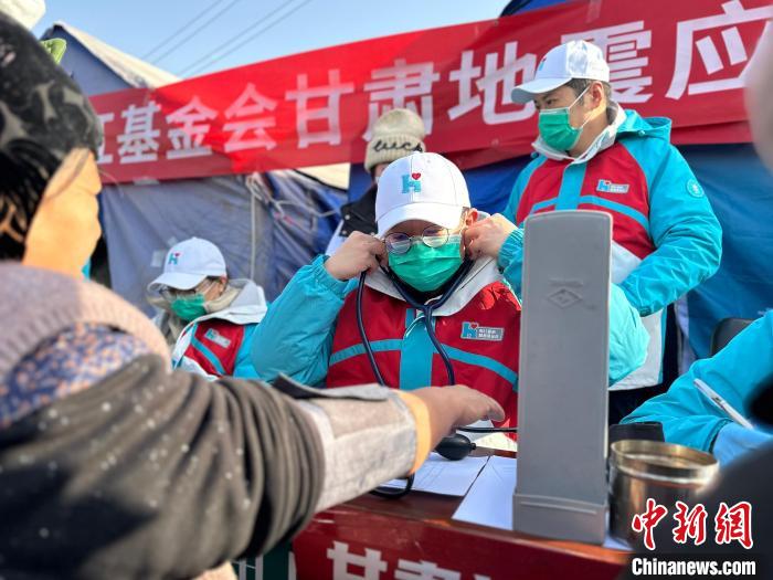 韩红基金会紧急组织医疗专家赴甘肃地震灾区展开医疗援助