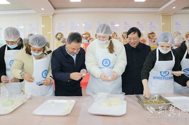 黄冈师院特聘26名食品监督员，冬至节花样饺子为“考研帮”壮行