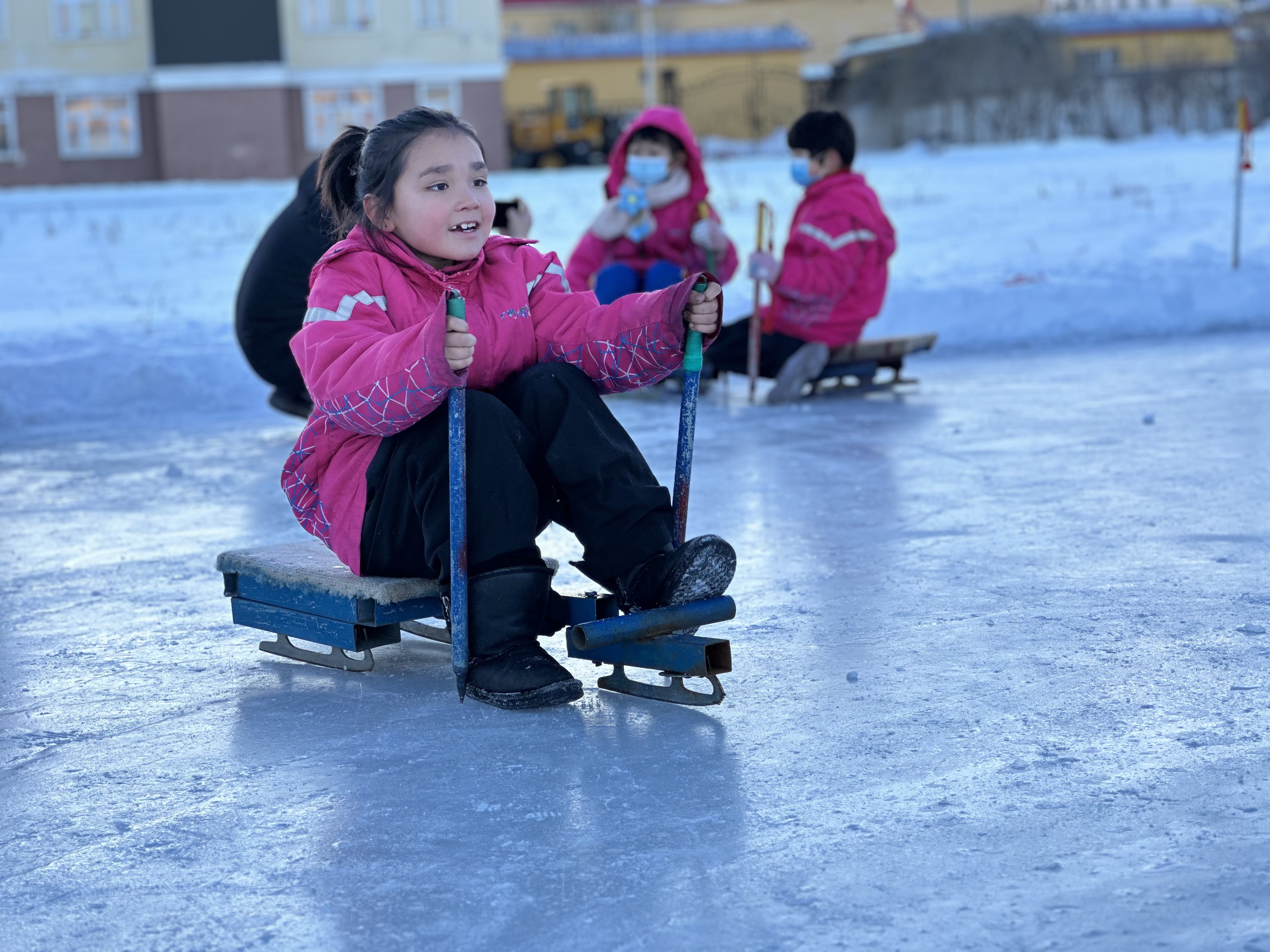 追着雪花看新疆丨冰雪运动激活冬季旅游新动能