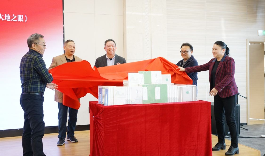 推动广西民族文学创作大有可为——“石榴籽·向未来”主题征文颁奖仪式暨民族文学新著发布会在邕举行 推动广西民族文学创作大有可为——“石榴籽·向未来”主题征文颁奖仪式暨民族文学新著发布会在邕举行