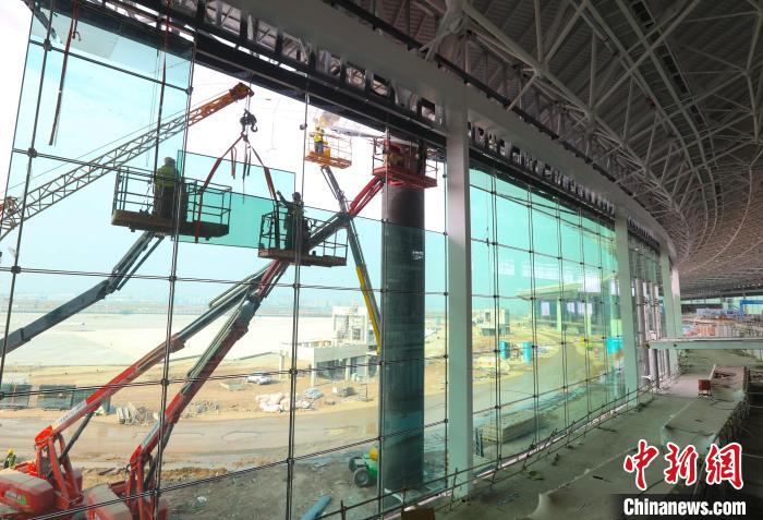 重庆江北国际机场T3B航站楼穿“新衣”