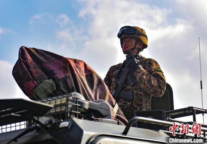 福建武警门虎突击队“后浪”入列