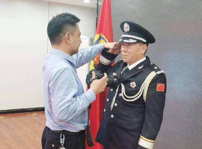 你好，警察节！｜父子警察