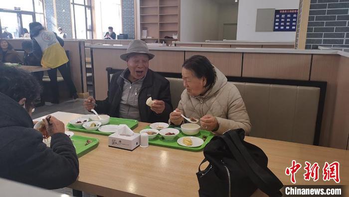 2023年吉林省完成50项民生实事 解决老年人吃饭难题