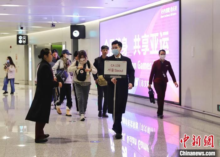 杭州机场国际中转厅启用 推出10条国际中转航线